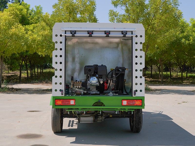 電動四輪高壓清洗車(1500L)Q6